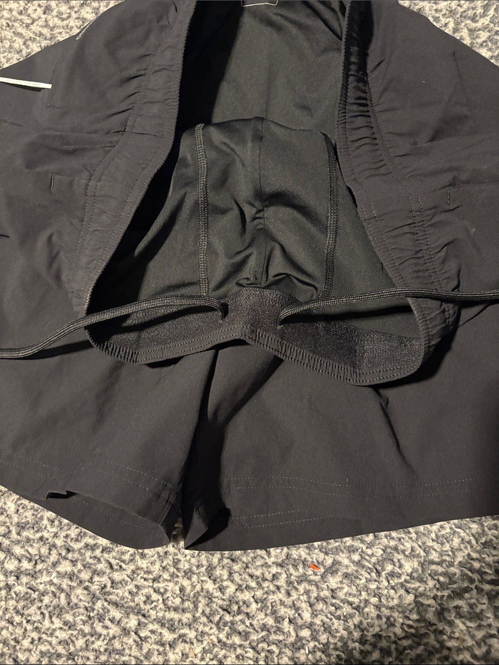 On Running Men’s Size L 5” Core Shorts in Black NWT! - Picture 7 of 10